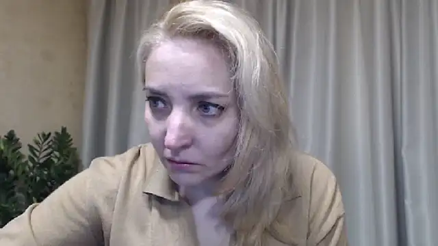 Snapshot of sweetpussy chatting on April 12, 11:37 am sweetpussy online show from April 12, 11:37 am