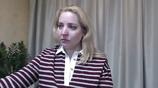 Snapshot of sweetpussy chatting on April 15, 2:24 pm sweetpussy online show from April 15, 2:24 pm