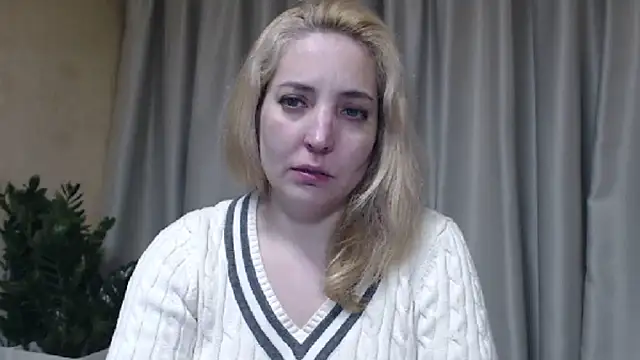 Snapshot of sweetpussy chatting on April 29, 4:44 pm sweetpussy online show from April 29, 4:44 pm