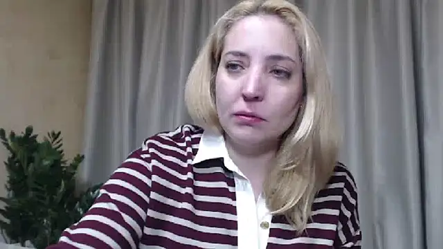 Snapshot of sweetpussy chatting on May 1, 4:33 pm sweetpussy online show from May 1, 4:33 pm