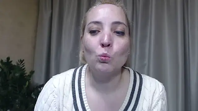 Snapshot of sweetpussy chatting on May 10, 2:44 pm sweetpussy online show from May 10, 2:44 pm