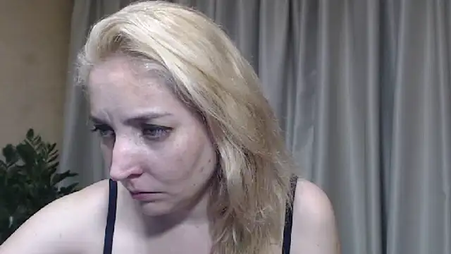 Snapshot of sweetpussy chatting on June 30, 5:25 pm sweetpussy online show from June 30, 5:25 pm