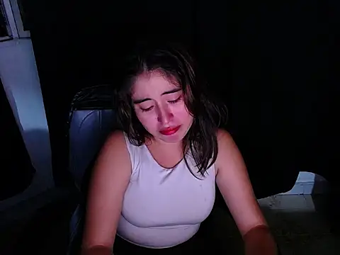 mia walker22 online show from December 19, 1:45 am