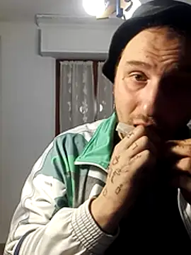 Snapshot of barbone15 chatting on February 21, 8:10 pm barbone15 online show from February 21, 8:10 pm