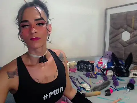 Snapshot of michaeldissts chatting on January 18, 10:19 am michaeldissts online show from January 18, 10:19 am