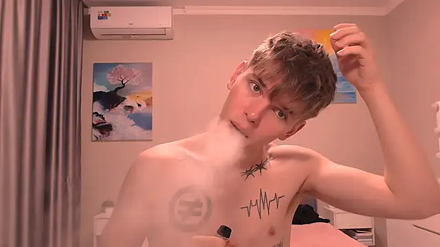 Snapshot of Fredd_Xanders chatting on December 20, 5:31 pm Fredd Xanders online show from December 20, 5:31 pm