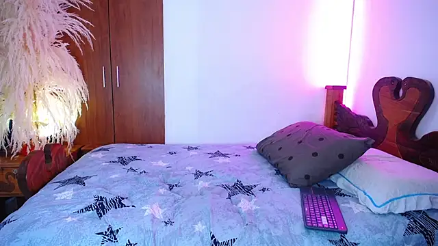 mishelolaya  online show from December 14, 11:20 pm