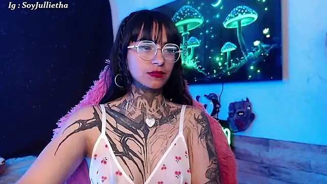 Snapshot of Julls420_ chatting on February 1, 11:31 am Julls420 online show from February 1, 11:31 am