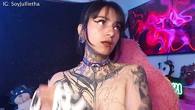 Snapshot of Julls420_ chatting on February 19, 3:35 am Julls420 online show from February 19, 3:35 am