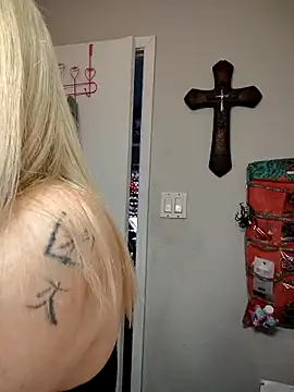 Snapshot of SpiderRose chatting on February 7, 5:38 pm SpiderRose online show from February 7, 5:38 pm