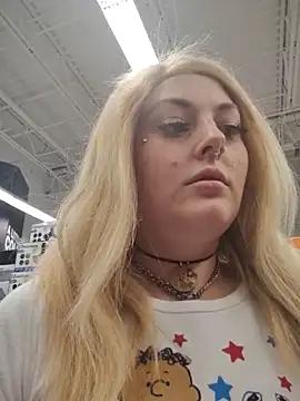 Snapshot of SpiderRose chatting on March 1, 10:56 pm SpiderRose online show from March 1, 10:56 pm