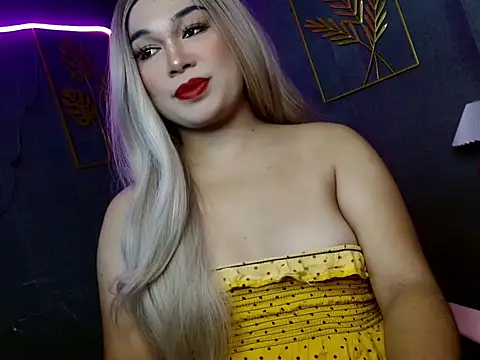 Snapshot of shadow-goddess chatting on December 20, 4:08 am shadow-goddess online show from December 20, 4:08 am