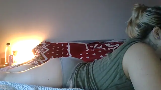 Julie0411 online show from December 19, 7:59 am