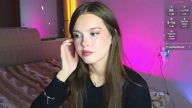 MoonJoyce online show from December 22, 3:09 pm