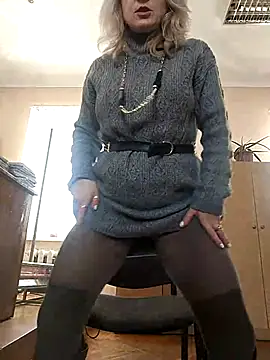 Snapshot of AhlyssaLove1155 chatting on February 16, 10:22 am AhlyssaLove1155 online show from February 16, 10:22 am