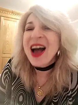 Snapshot of AhlyssaLove1155 chatting on February 21, 6:31 pm AhlyssaLove1155 online show from February 21, 6:31 pm