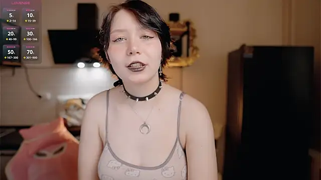 Snapshot of Nickari chatting on May 9, 5:34 am Nickari online show from May 9, 5:34 am