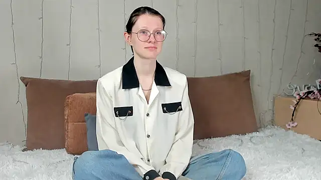 RoxyHerena online show from December 23, 5:05 am