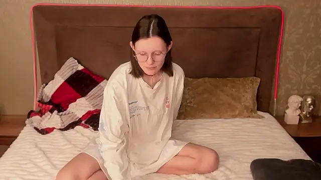 RoxyHerena online show from January 11, 5:01 am