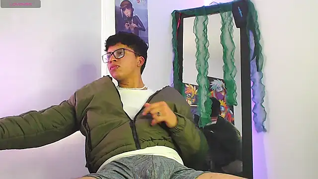 DerekMoon online show from January 6, 7:17 pm