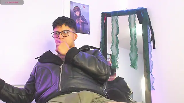 DerekMoon online show from January 16, 10:03 pm