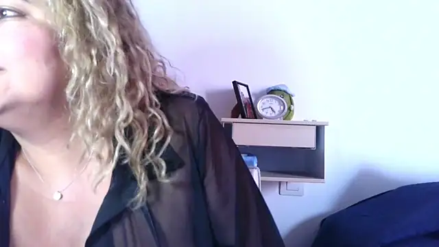 Snapshot of mariajosebarrazaa chatting on March 29, 3:34 pm mariajosebarrazaa online show from March 29, 3:34 pm