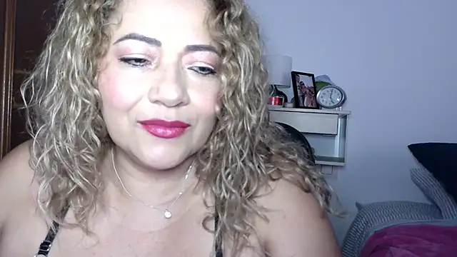Snapshot of mariajosebarrazaa chatting on June 23, 3:54 pm mariajosebarrazaa online show from June 23, 3:54 pm