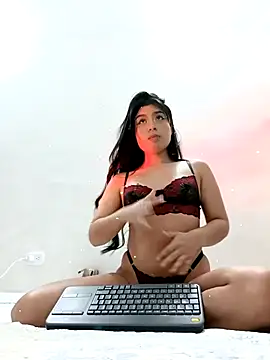 Snapshot of EmmyDuran chatting on January 10, 4:14 am EmmyDuran online show from January 10, 4:14 am