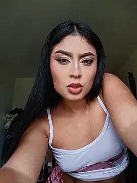 Snapshot of EmmyDuran chatting on May 20, 7:53 pm EmmyDuran online show from May 20, 7:53 pm