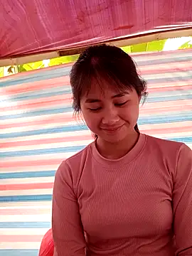 Snapshot of Him_MountainGirl chatting on February 5, 1:43 am Him MountainGirl online show from February 5, 1:43 am