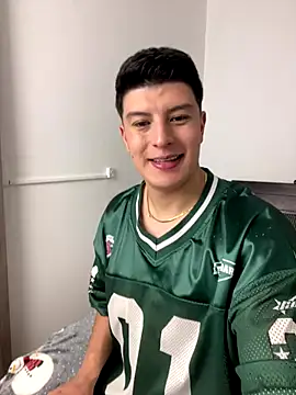 Goldenknight33 online show from December 18, 2:45 pm