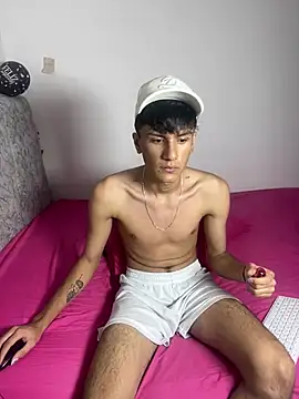 Snapshot of Andycillo chatting on February 18, 3:02 am Andycillo online show from February 18, 3:02 am