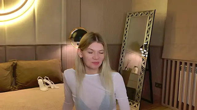 Vivien Hans online show from July 13, 9:06 pm