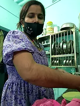 Snapshot of Anushka_singh32 chatting on January 6, 4:49 am Anushka singh32 online show from January 6, 4:49 am