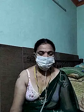 Snapshot of bhavyasri_55 chatting on February 18, 12:39 am bhavyasri 55 online show from February 18, 12:39 am