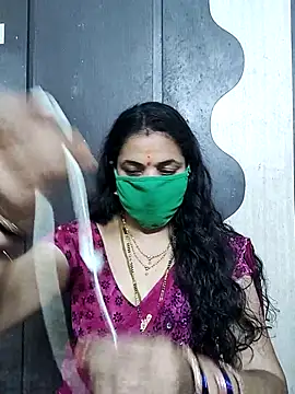 Snapshot of bhavyasri_55 chatting on April 1, 1:28 am bhavyasri 55 online show from April 1, 1:28 am