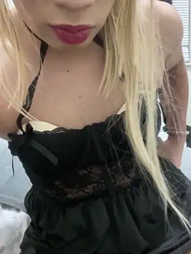 Snapshot of Hornystuff chatting on April 22, 1:52 am Hornystuff online show from April 22, 1:52 am