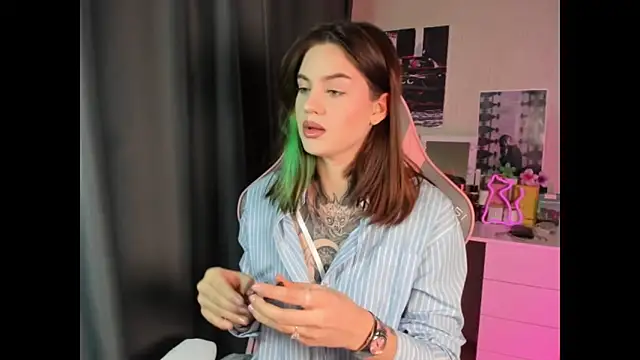 NikkieKitty online show from December 16, 11:59 am