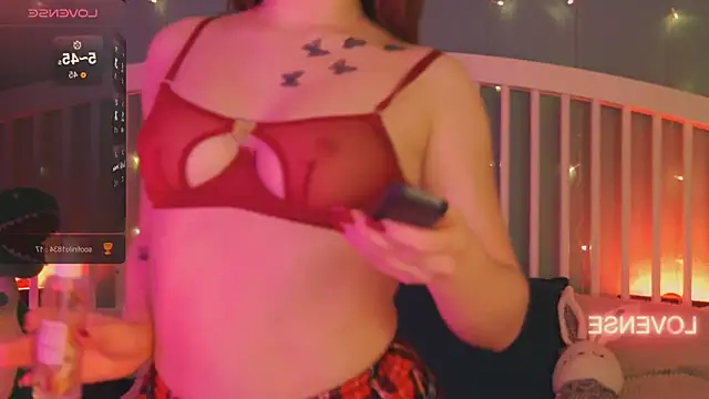 AprilFarrowy online show from December 19, 1:07 pm