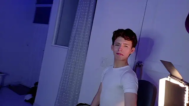 Snapshot of Dani_Dancer chatting on February 5, 11:31 pm Dani Dancer online show from February 5, 11:31 pm