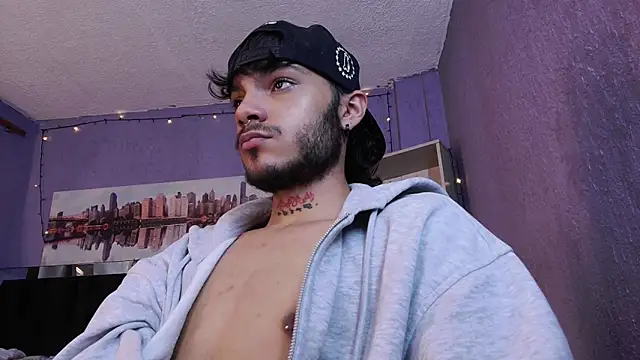 Snapshot of kingdani_hot chatting on December 18, 3:01 am kingdani hot online show from December 18, 3:01 am