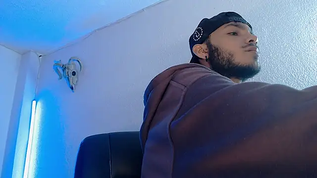 Snapshot of kingdani_hot chatting on January 6, 3:21 am kingdani hot online show from January 6, 3:21 am