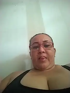 Nini Love  online show from April 4, 7:33 pm