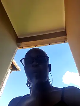 Snapshot of xSATIVAx chatting on January 16, 2:43 pm xSATIVAx online show from January 16, 2:43 pm