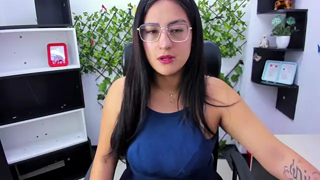 sophi hardd  online show from February 27, 2:39 pm