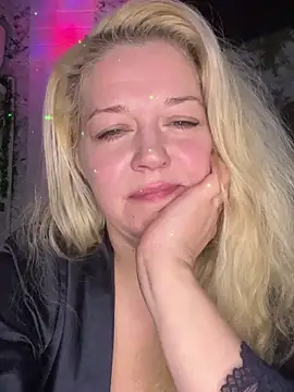 Snapshot of JenniferCarmen chatting on January 6, 3:10 am JenniferCarmen online show from January 6, 3:10 am