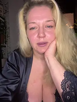 Snapshot of JenniferCarmen chatting on February 2, 4:06 pm JenniferCarmen online show from February 2, 4:06 pm