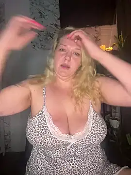 Snapshot of JenniferCarmen chatting on February 4, 6:03 pm JenniferCarmen online show from February 4, 6:03 pm