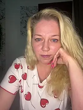 Snapshot of JenniferCarmen chatting on February 7, 12:03 am JenniferCarmen online show from February 7, 12:03 am