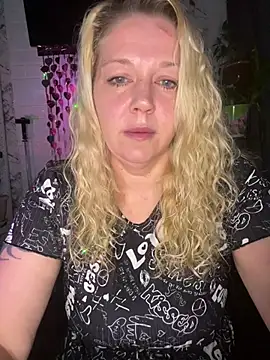 Snapshot of JenniferCarmen chatting on February 20, 3:34 pm JenniferCarmen online show from February 20, 3:34 pm